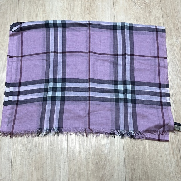 Burberry Check wool and silk scarf 220X70 CM - Picture 3 of 7
